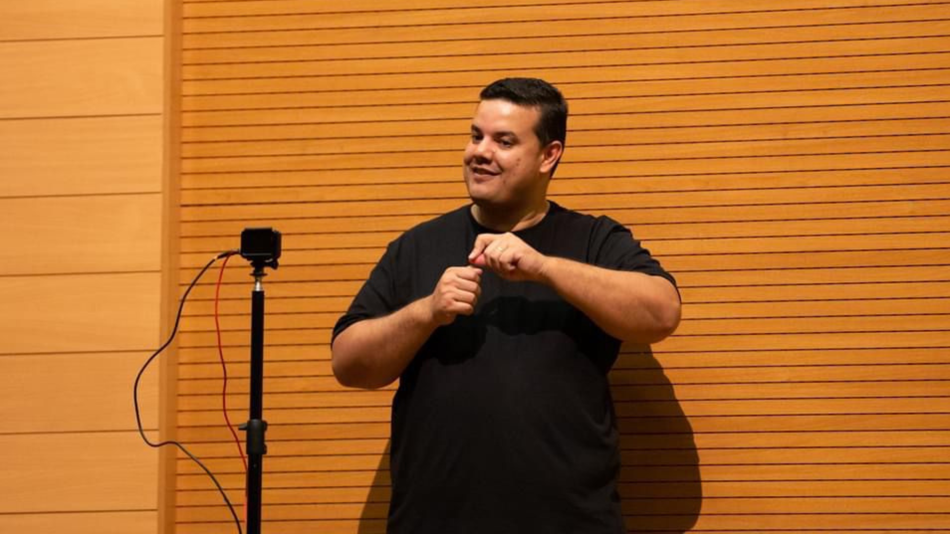 Raphael Sansão no evento Flipoços.